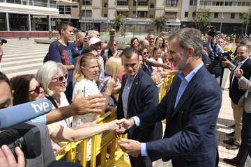 Los Reyes sobrevuelan las zonas devastadas por los incendios de Gran Canaria (Foto TA)
