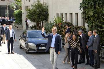 Los Reyes sobrevuelan las zonas devastadas por los incendios de Gran Canaria (Foto TA)