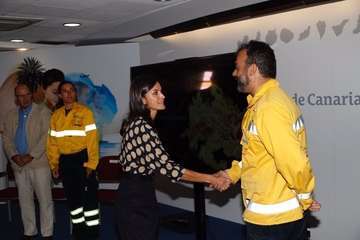 Los Reyes sobrevuelan las zonas devastadas por los incendios de Gran Canaria (Foto TA)