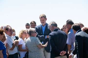 Los Reyes sobrevuelan las zonas devastadas por los incendios de Gran Canaria (Foto TA)
