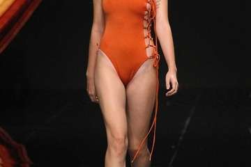 Diez marcas canarias de jóvenes diseñadores, ocho de Gran Canaria, una de La Palma y otra de Tenerife, abren el primer día de desfile (Foto TA)