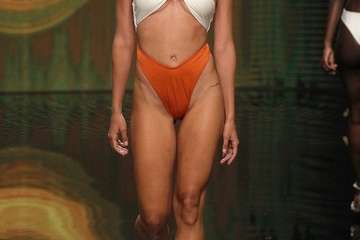 Diez marcas canarias de jóvenes diseñadores, ocho de Gran Canaria, una de La Palma y otra de Tenerife, abren el primer día de desfile (Foto TA)