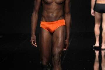 Diez marcas canarias de jóvenes diseñadores, ocho de Gran Canaria, una de La Palma y otra de Tenerife, abren el primer día de desfile (Foto TA)