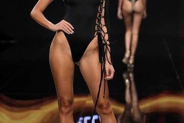 Diez marcas canarias de jóvenes diseñadores, ocho de Gran Canaria, una de La Palma y otra de Tenerife, abren el primer día de desfile (Foto TA)