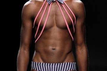 Diez marcas canarias de jóvenes diseñadores, ocho de Gran Canaria, una de La Palma y otra de Tenerife, abren el primer día de desfile (Foto TA)