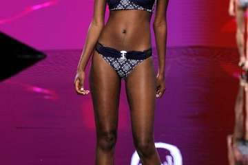 Diez marcas canarias de jóvenes diseñadores, ocho de Gran Canaria, una de La Palma y otra de Tenerife, abren el primer día de desfile (Foto TA)