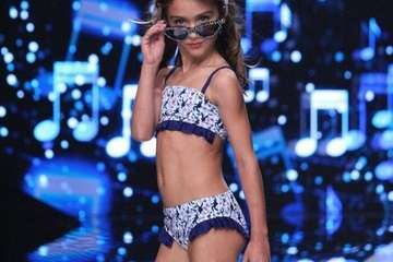 Las creaciones infantiles inundan de color y diversión la pasarela de la Semana de la Moda Baño (Foto TA)