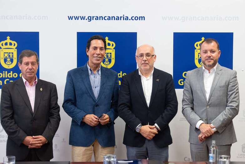 José Vélez, junto al presidente del Cabildo (Foto TA)