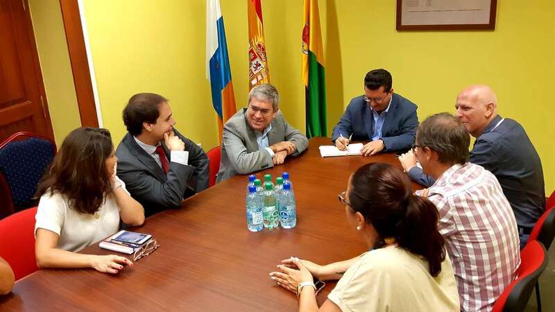Reunión de los consejeros del PP con el alcalde de Arucas (Foto TA)
