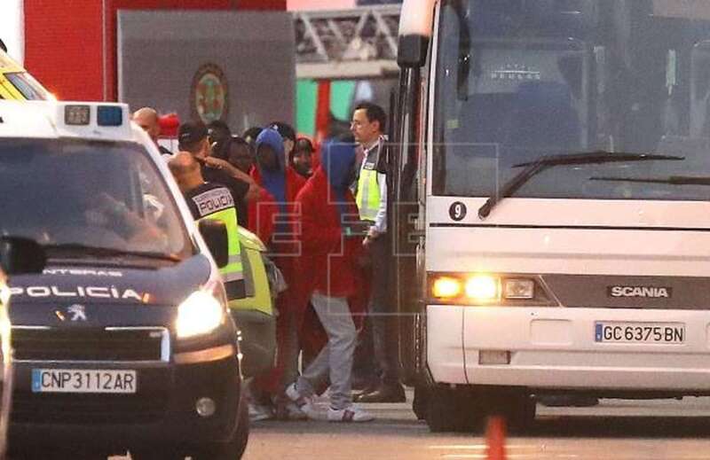 Imagen del desembarco de los migrantes en el Puerto de La Luz (Foto TA)