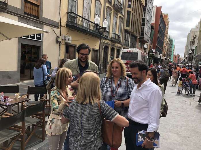 Los candidatos del PP al Congreso y al Senado estuvieron esta mañana de campaña en la calle de Triana (Foto TA)