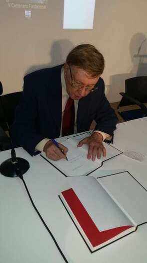 El autor, Alfredo Herrera Piqué, en un momento del acto (Foto Jesús Ruiz Mesa)