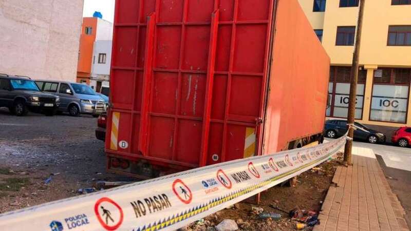 El lugar donde fue encontrado el cadáver ha sido precintado por la Policía Local de Santa Lucía de Tirajana y el suceso está bajo investigación policial (Foto Borja Suárez)