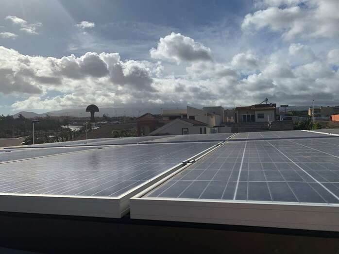 Imagen de archivo de una placa solar en una vivienda de Telde (Foto TA)