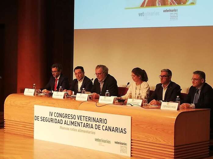 Mesa del congreso (Foto TA)