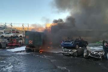 Aparatoso incendio en el polígono industrial capitalino de Las Torres (Foto TA)