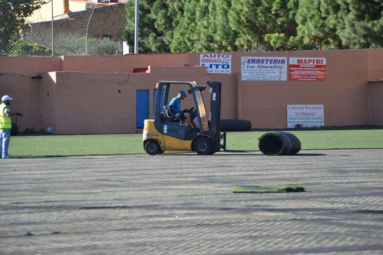 Obras de sustitución del césped artificial (Foto TA)