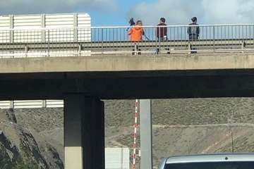 El cierre de dos carriles a la altura del derrumbe ha provocado colas en la GC-1 y en otras vías de la Isla (Foto TA)