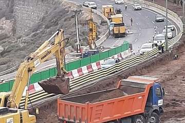 Obras para la apertura de un carril en la GC-1 a la altura del Tívoli, en dirección hacia la capital  (Foto TA)