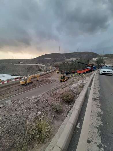 Imagen de los trabajos en la zona del Tívoli captada este lunes por un colaborador de TA (Foto MIguel A. Santana)