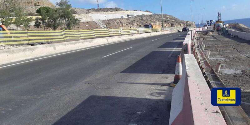 Para reforzar la vía se han incrustado más de 50 pilotes verticales y otros 20 inclinados (Foto TA)