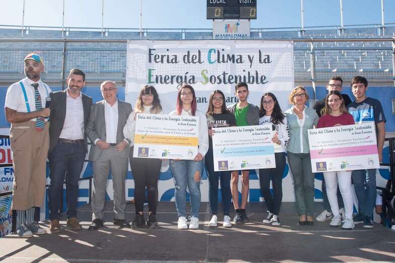 Instan a los adultos a apostar por placas solares, bombillas LED, consumir lo justo y reciclar (Foto TA)