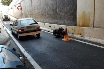 Aparatoso accidente en el túnel Julio Luengo de la capital grancanaria (Foto TA)