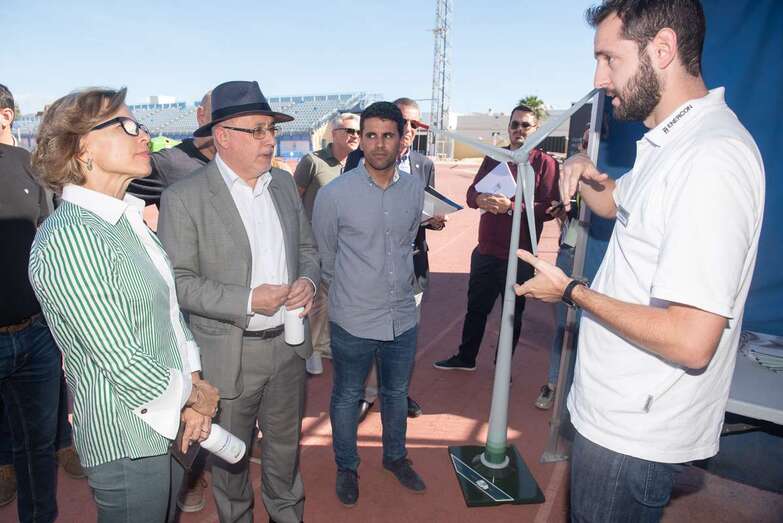 El presidente grancanario Antonio Morales (c), en una imagen de archivo junto a la alcaldesa Conchi Narváez (Foto TA)