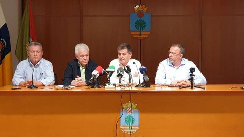 Rueda de prensa del secretario de Organización de Nueva Canarias, Carmelo Ramírez, y del alcalde del Ayuntamiento de Santa Lucía de Tirajana, Santiago Rodríguez, (Foto TA)