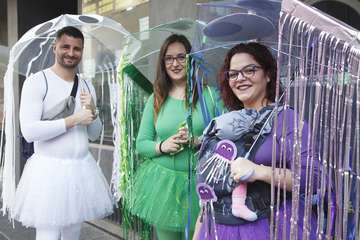 La Cabalgata del Carnaval llena de mascaritas las calles de la capital (Foto TA y Acfi Press)