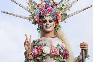 La Cabalgata del Carnaval llena de mascaritas las calles de la capital (Foto TA y Acfi Press)