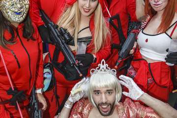 La Cabalgata del Carnaval llena de mascaritas las calles de la capital (Foto TA y Acfi Press)