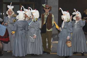La Cabalgata del Carnaval llena de mascaritas las calles de la capital (Foto TA y Acfi Press)