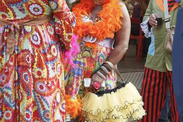 La Cabalgata del Carnaval llena de mascaritas las calles de la capital (Foto TA y Acfi Press)