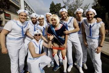 La Cabalgata del Carnaval llena de mascaritas las calles de la capital (Foto TA y Acfi Press)