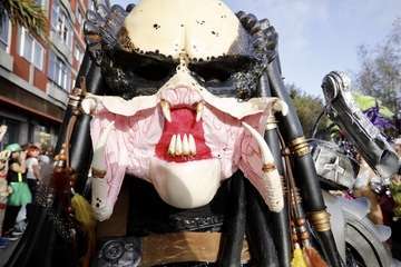 La Cabalgata del Carnaval llena de mascaritas las calles de la capital (Foto TA y Acfi Press)