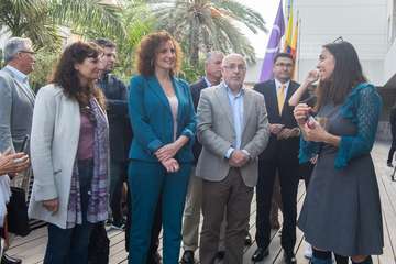  El Cabildo iza la bandera feminista (Foto TA)