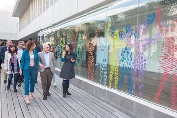  El Cabildo iza la bandera feminista (Foto TA)