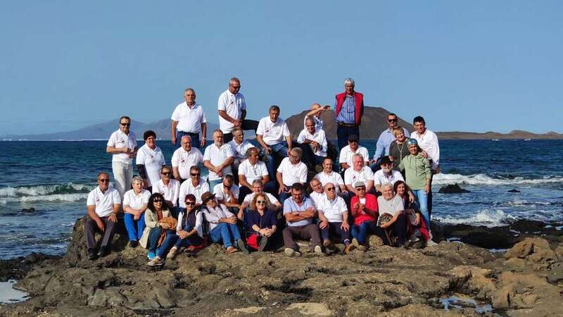 Antiguos alumnos de la primera promoción de la Universidad laboral de Las Palmas en su VI Encuentro (Foto TA)