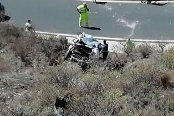 Herido tras precipitarse por una ladera con el vehículo en el que circulaba (Foto TA)