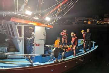 Búsqueda de la cuarta persona que estaba en apuros en aguas de Agaete (Foto TA)