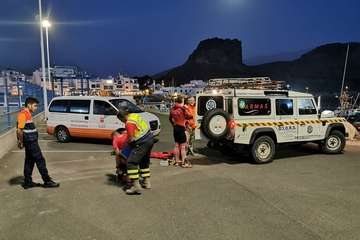 Búsqueda de la cuarta persona que estaba en apuros en aguas de Agaete (Foto TA)