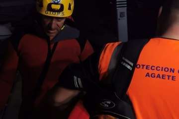 Búsqueda de la cuarta persona que estaba en apuros en aguas de Agaete (Foto TA)