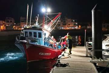 Búsqueda de la cuarta persona que estaba en apuros en aguas de Agaete (Foto TA)