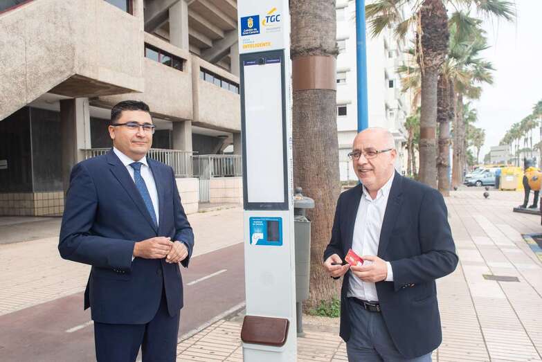 El presidente del Cabildo, Antonio Morales, y el consejero de Transportes, Miguel Ángel Pérez (Foto TA)