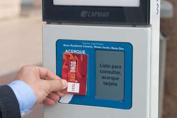 El Cabildo dota de pantallas con información en tiempo real a 14 paradas de Telde (Foto TA)