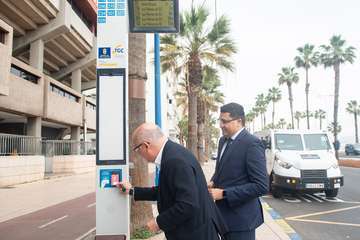 El Cabildo dota de pantallas con información en tiempo real a 14 paradas de Telde (Foto TA)