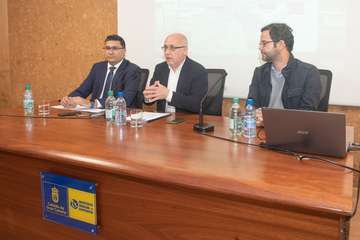 El Cabildo dota de pantallas con información en tiempo real a 14 paradas de Telde (Foto TA)