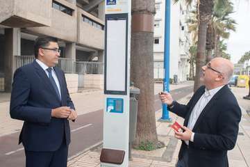 El Cabildo dota de pantallas con información en tiempo real a 14 paradas de Telde (Foto TA)