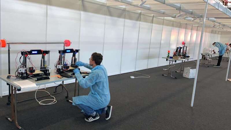 Producción de mascarillas (Foto TA)